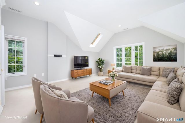 33 Knob Hill Lane, Bristol, CT 06010