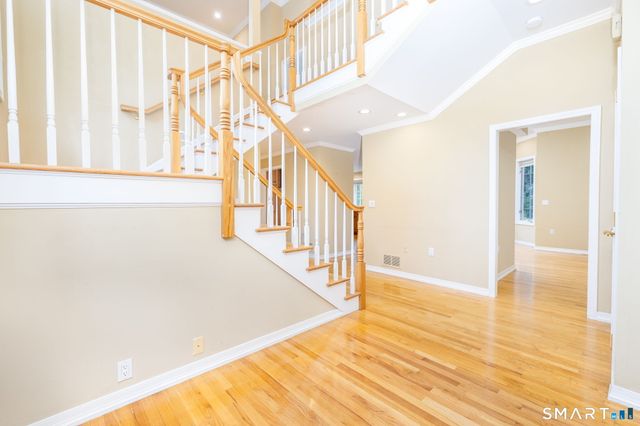 33 Knob Hill Lane, Bristol, CT 06010