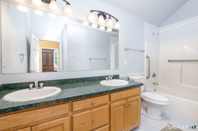 33 Knob Hill Lane, Bristol, CT 06010