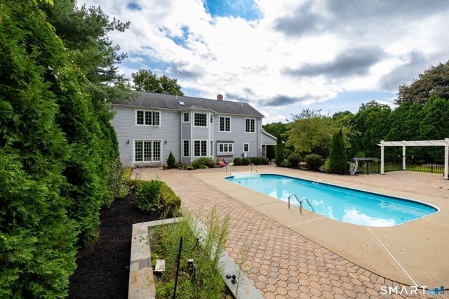 33 Knob Hill Lane, Bristol, CT 06010