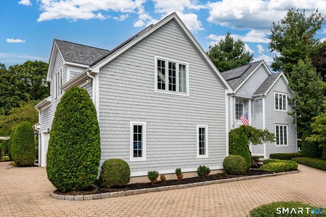 33 Knob Hill Lane, Bristol, CT 06010