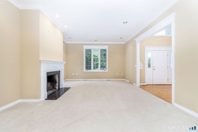 33 Knob Hill Lane, Bristol, CT 06010