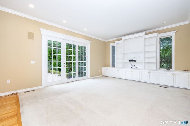 33 Knob Hill Lane, Bristol, CT 06010