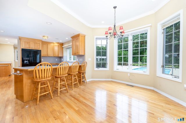33 Knob Hill Lane, Bristol, CT 06010