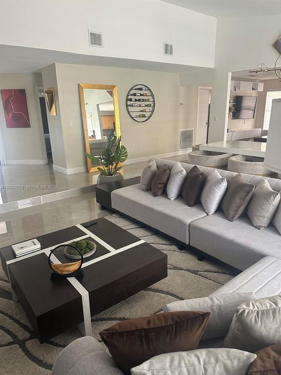 7363 NW 49th St, Lauderhill, FL 33319