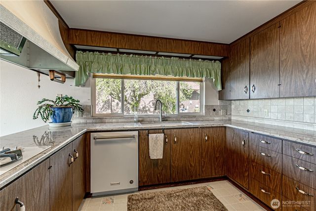 8926 51st Street W, University Place, WA 98467