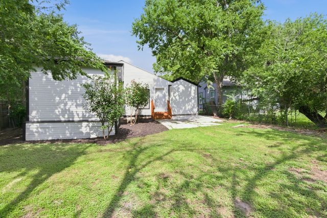 4909 Sandage Avenue, Fort Worth, TX 76115