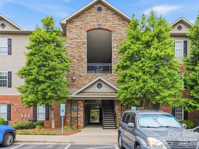 221 Appeldoorn Circle, Asheville, NC 28803