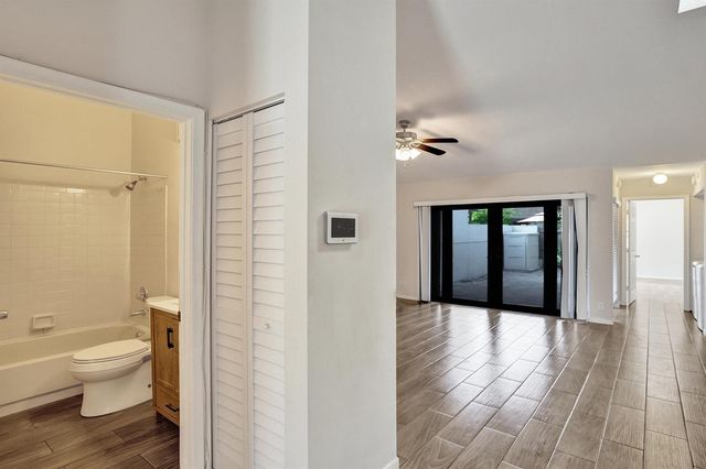 3066 S Oakland Forest Drive 902, Oakland Park, FL 33309