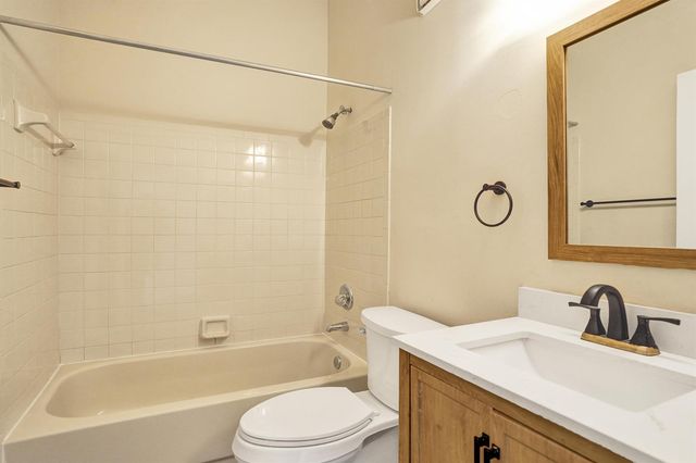 3066 S Oakland Forest Drive 902, Oakland Park, FL 33309