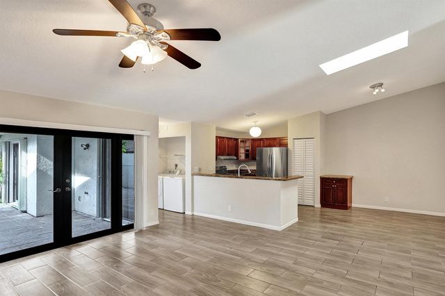3066 S Oakland Forest Drive 902, Oakland Park, FL 33309