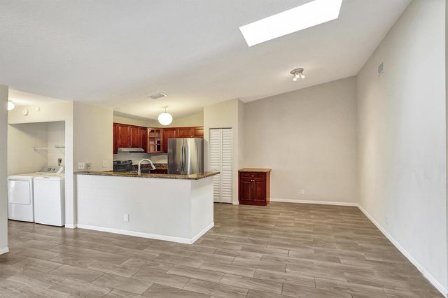 3066 S Oakland Forest Drive 902, Oakland Park, FL 33309