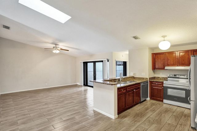 3066 S Oakland Forest Drive 902, Oakland Park, FL 33309