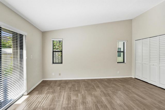 3066 S Oakland Forest Drive 902, Oakland Park, FL 33309