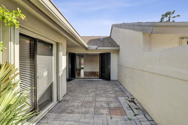 3066 S Oakland Forest Drive 902, Oakland Park, FL 33309
