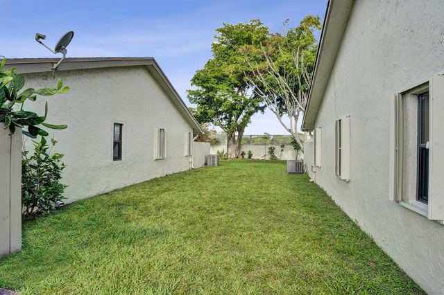 3066 S Oakland Forest Drive 902, Oakland Park, FL 33309