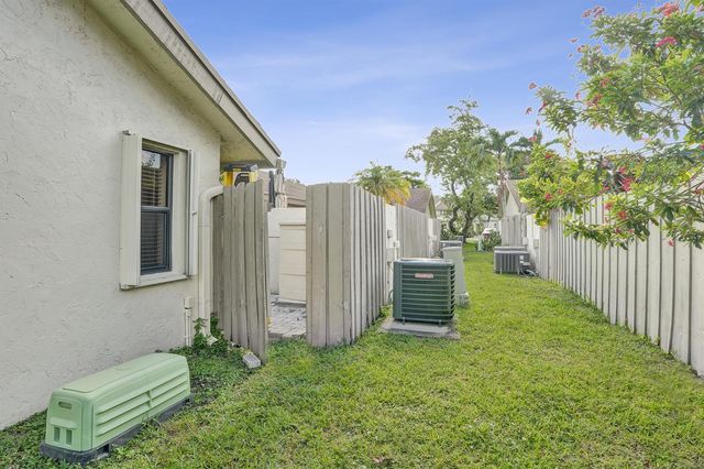 3066 S Oakland Forest Drive 902, Oakland Park, FL 33309