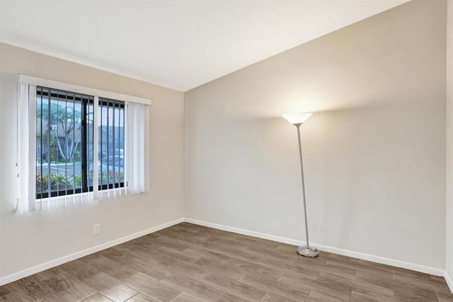 3066 S Oakland Forest Drive 902, Oakland Park, FL 33309