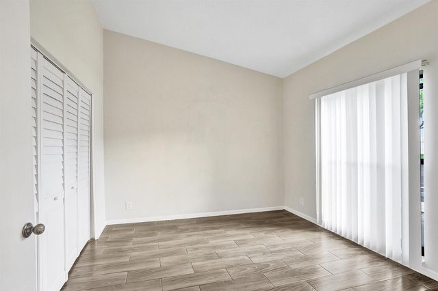 3066 S Oakland Forest Drive 902, Oakland Park, FL 33309
