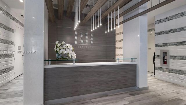 1170 NW 11th St A-124, Miami, FL 33136