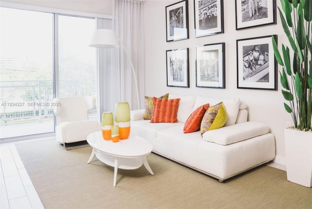 1170 NW 11th St A-124, Miami, FL 33136