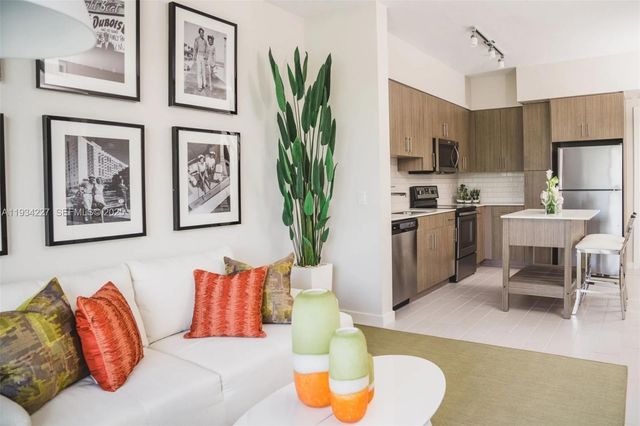 1170 NW 11th St A-124, Miami, FL 33136