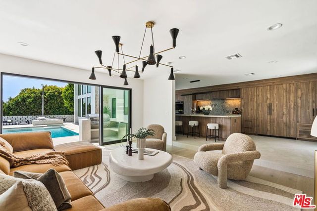 2380 Venus Drive, Los Angeles, CA 90046