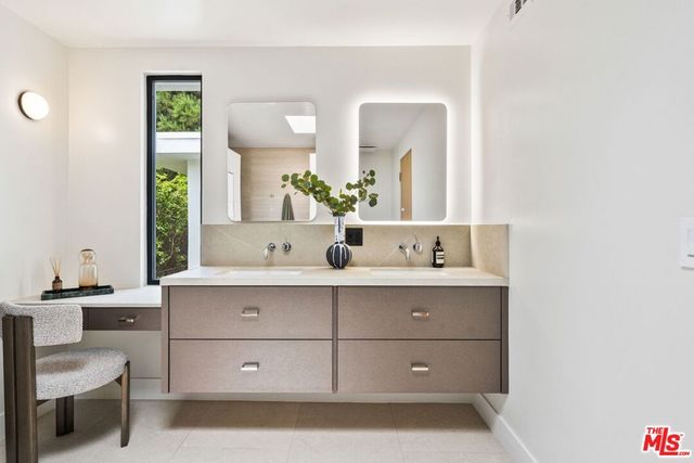 2380 Venus Drive, Los Angeles, CA 90046