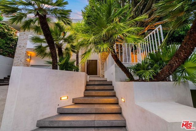 2380 Venus Drive, Los Angeles, CA 90046