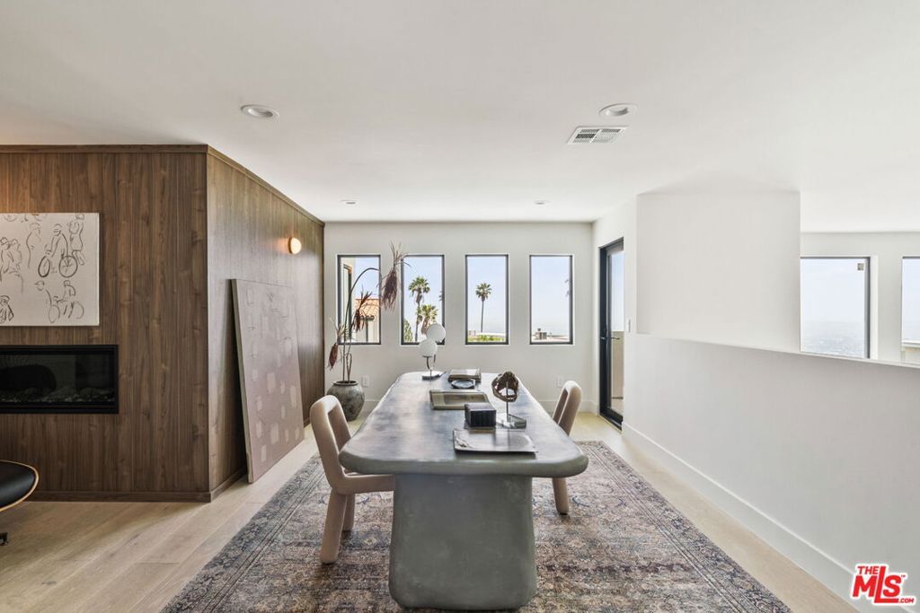 Image 11 of property listing at 2380 Venus Drive, Los Angeles, CA 90046