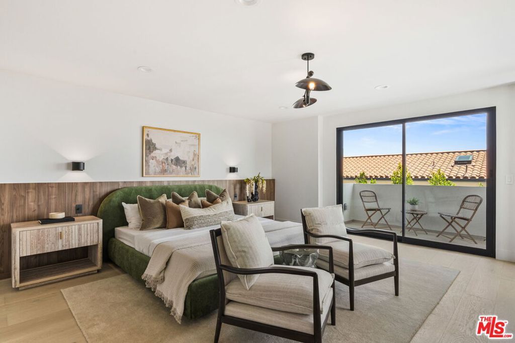 Image 13 of property listing at 2380 Venus Drive, Los Angeles, CA 90046