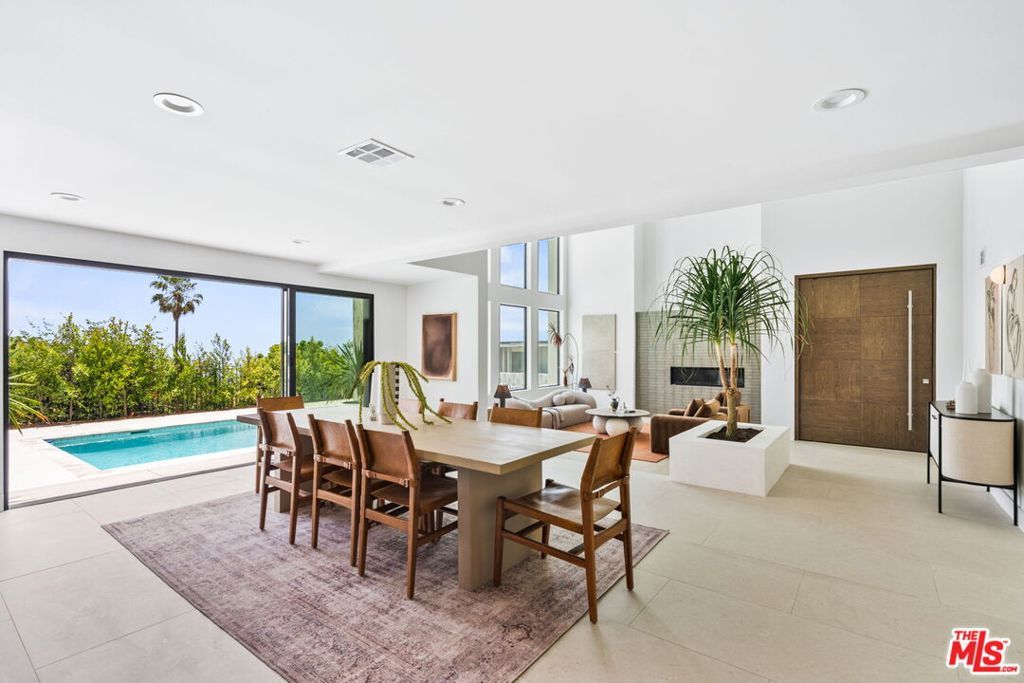 Image 3 of property listing at 2380 Venus Drive, Los Angeles, CA 90046