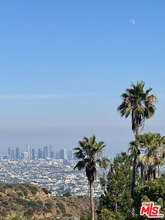 Image 31 of property listing at 2380 Venus Drive, Los Angeles, CA 90046