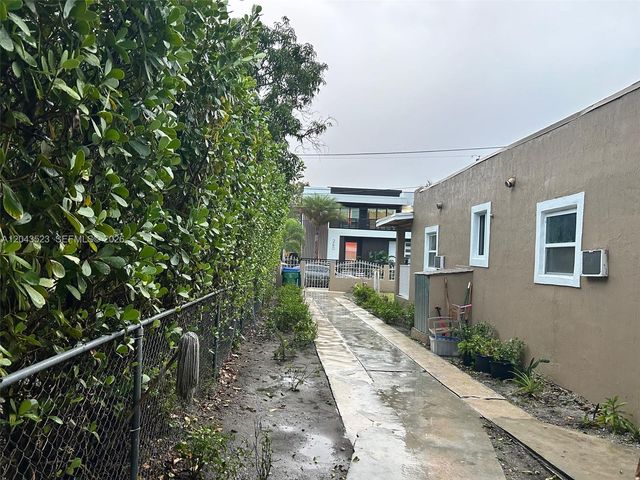 261 NW 49th St A, Miami, FL 33127