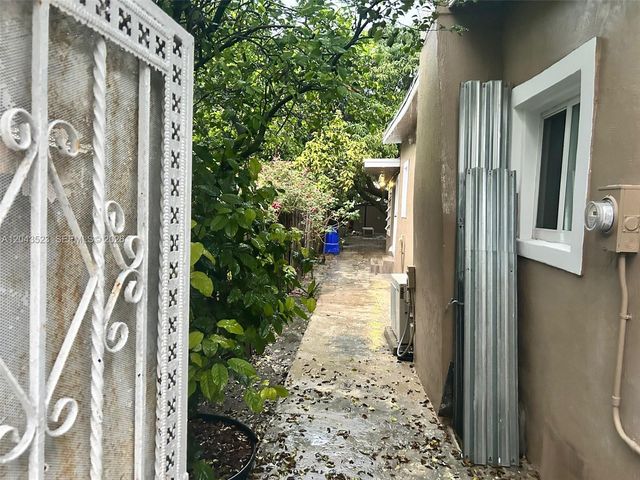 261 NW 49th St A, Miami, FL 33127
