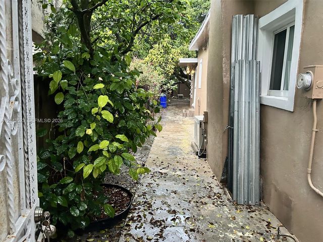 261 NW 49th St A, Miami, FL 33127