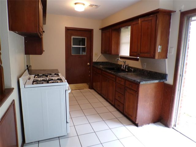 951 NW 2nd Street 0, Moore, OK 73160