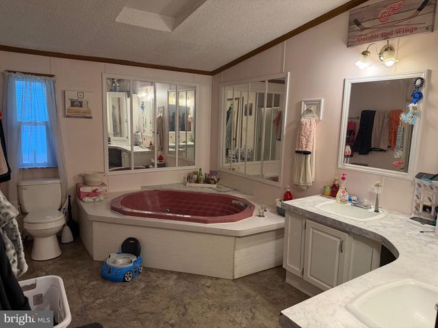 215 LONGWOOD CT W, Lancaster, PA 17603