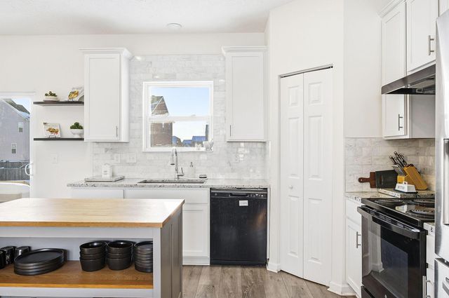 325 Green Acres Drive, Johnstown, OH 43031