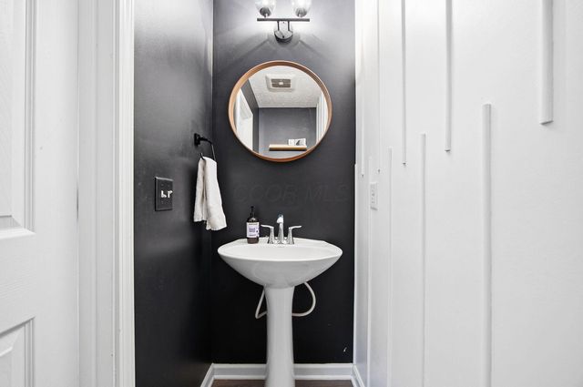 325 Green Acres Drive, Johnstown, OH 43031