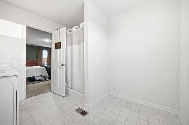 325 Green Acres Drive, Johnstown, OH 43031