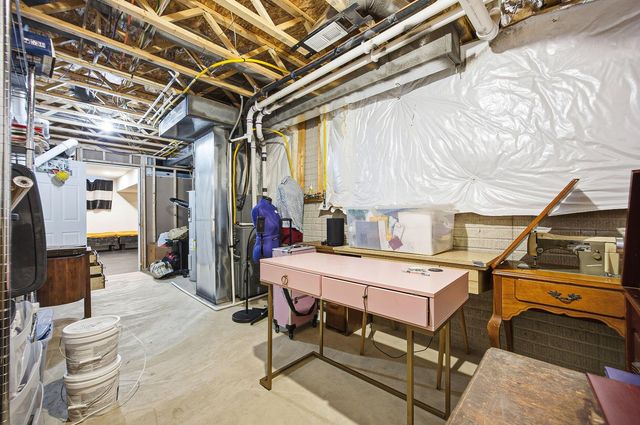 325 Green Acres Drive, Johnstown, OH 43031