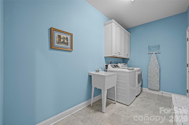 8020 Parknoll Drive, Huntersville, NC 28078