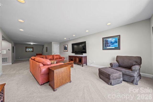 8020 Parknoll Drive, Huntersville, NC 28078