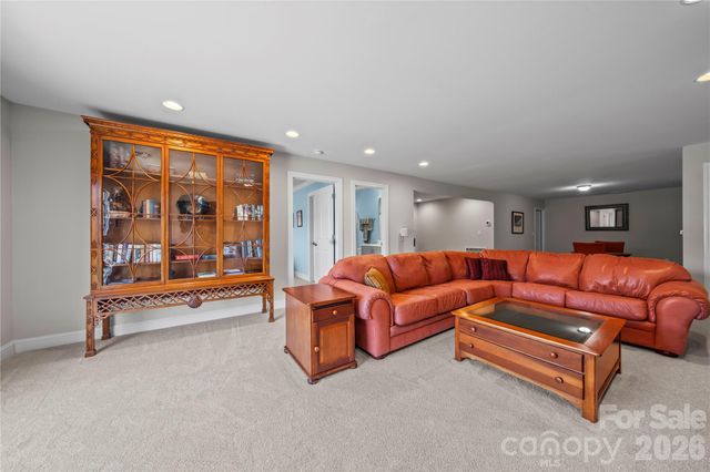 8020 Parknoll Drive, Huntersville, NC 28078