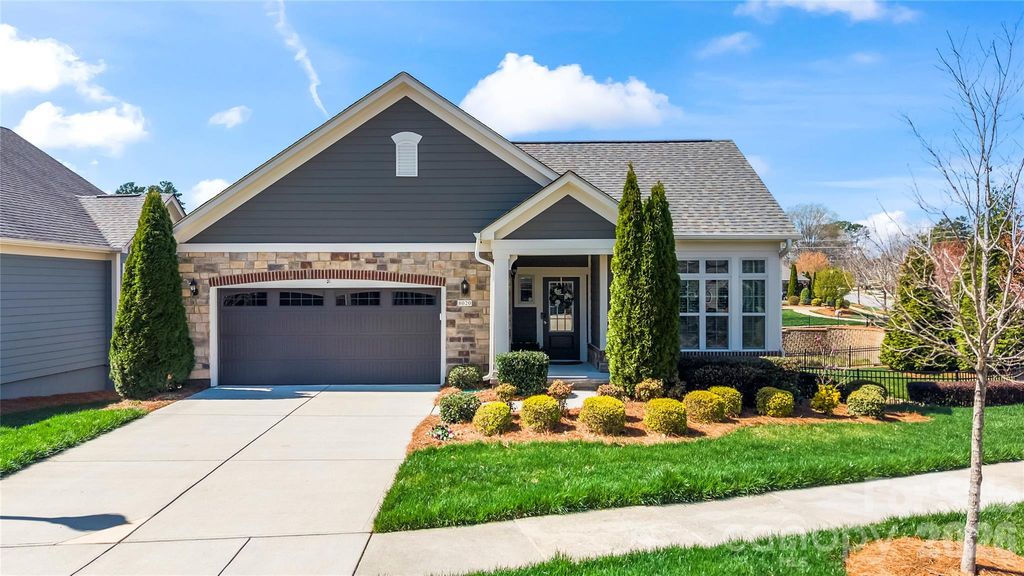 8020 Parknoll Drive, Huntersville, NC 28078