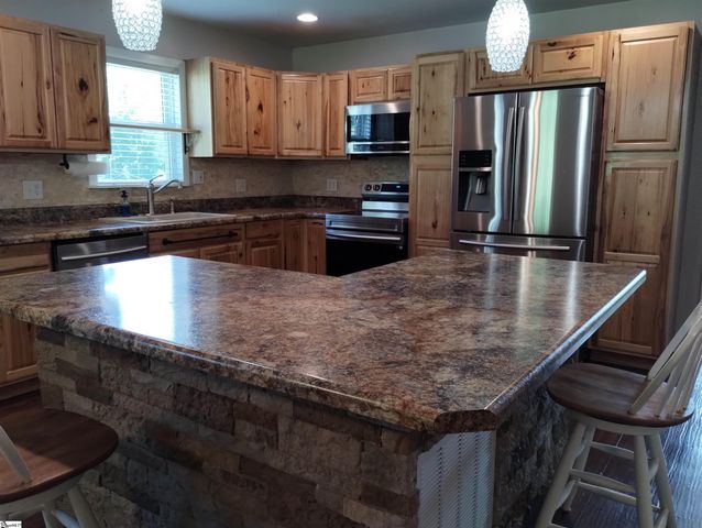 127 Eden Lane, Central, SC 29640