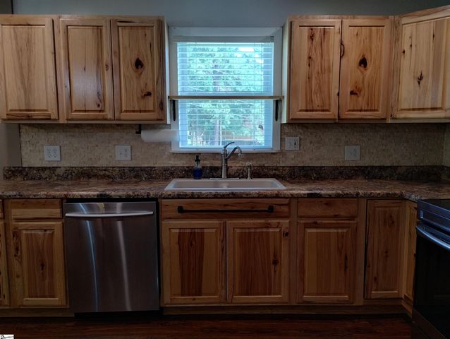 127 Eden Lane, Central, SC 29640