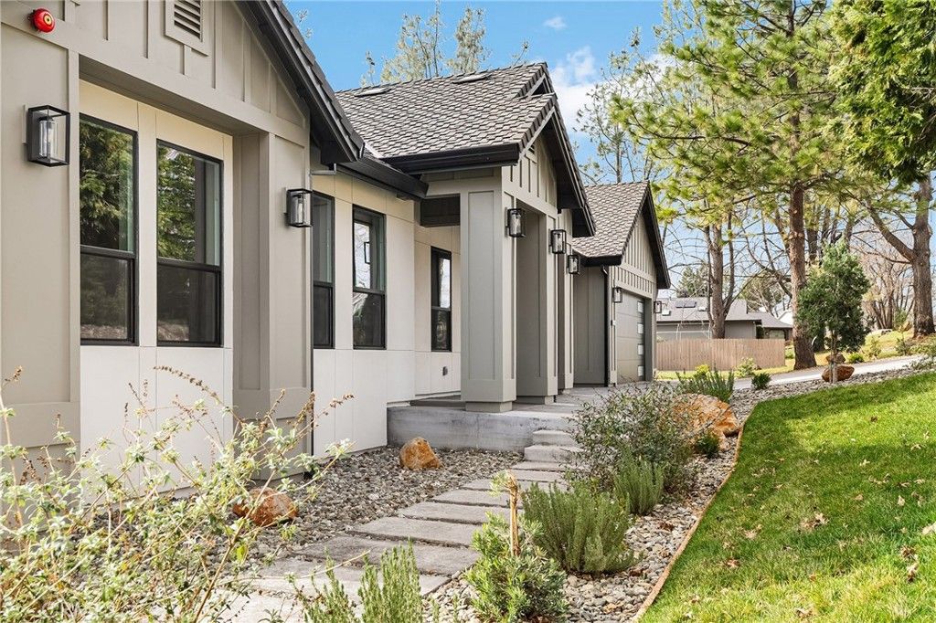 Image 7 of property listing at 260 Pinewood Drive, Paradise, CA 95969