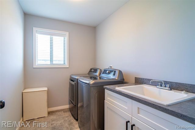 7065 Dryden Road, Almont, MI 48003